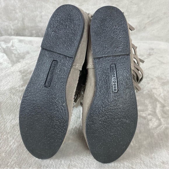 Minnetonka Women's 3-Layer Fringe Boots Size 7 Gray Suede Leather - Picture 8 of 9